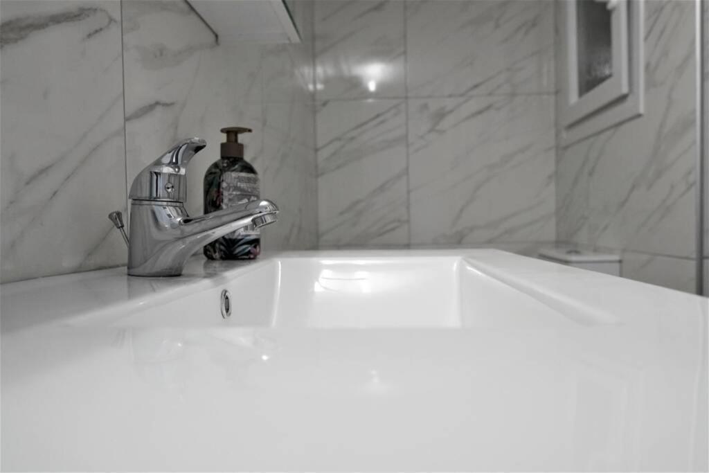 Athens Central 3Bd Apartment Next To Metro Luxury ภายนอก รูปภาพ