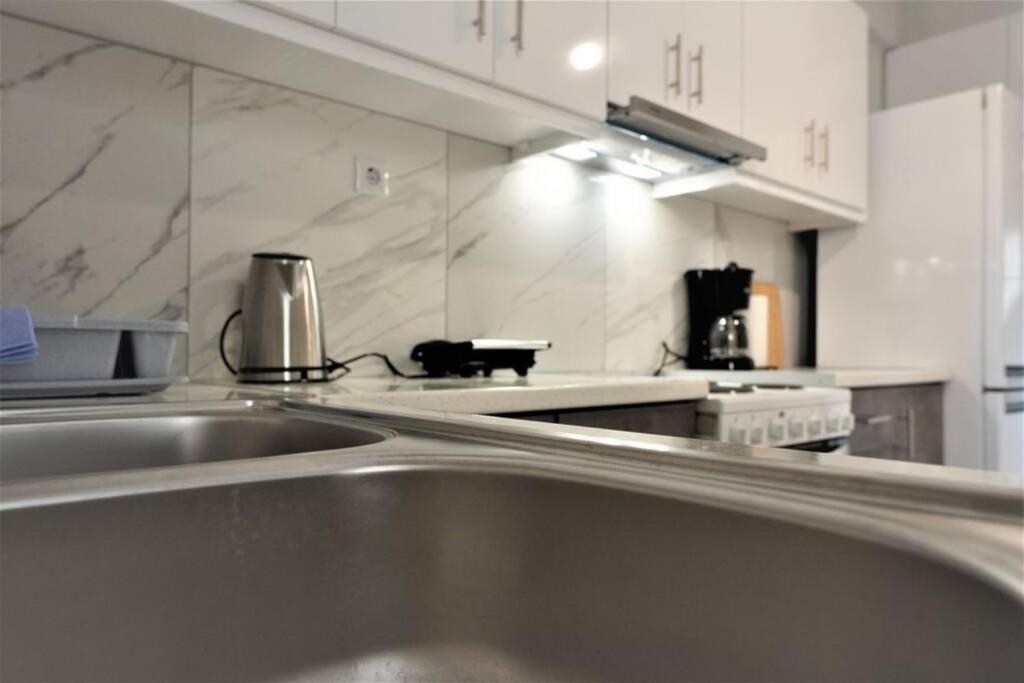 Athens Central 3Bd Apartment Next To Metro Luxury ภายนอก รูปภาพ